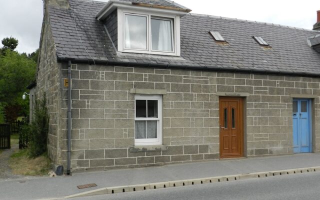 Highland Holiday Homes - Elm Cottage