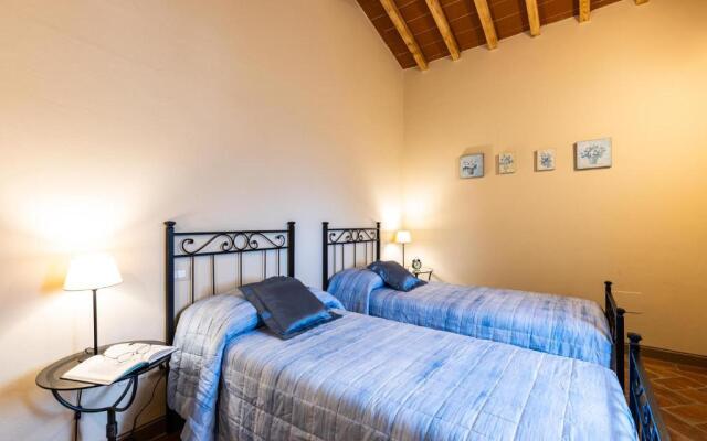 Appartamento in casale con piscina Casa I Pavoni