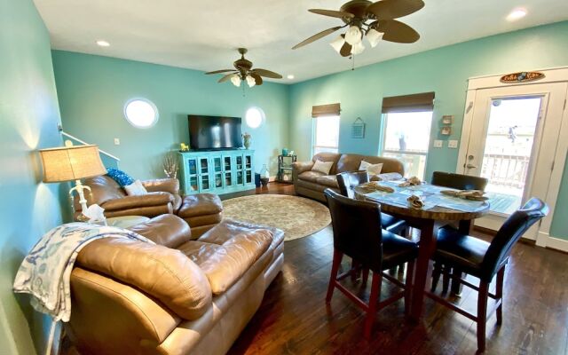 Beach Please 3 Bedroom Home by RedAwning