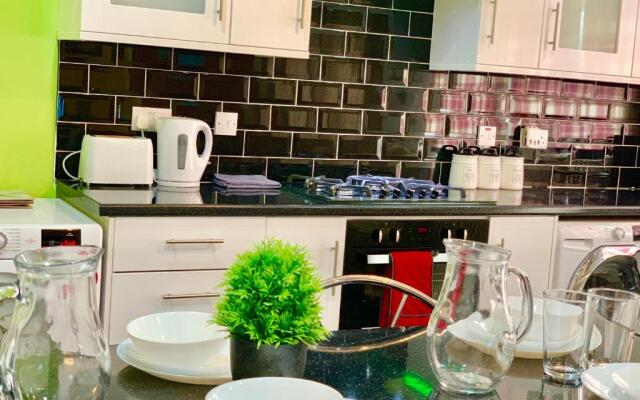 London Apartments, Close To Station