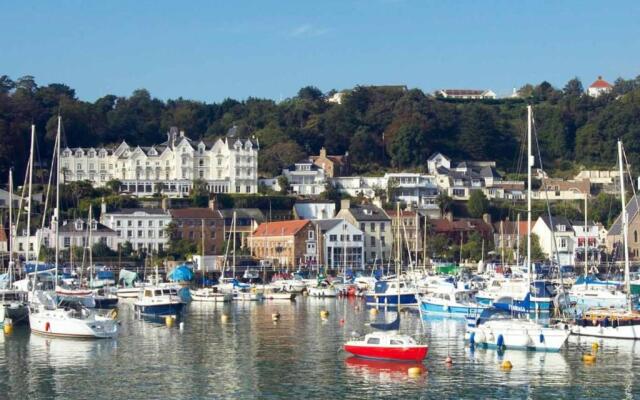 Beautiful 1BR in Historic St Aubin House