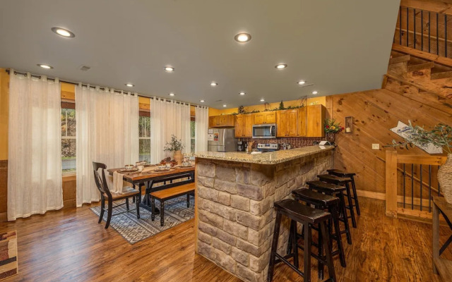 Hilltop Haven - Four Bedroom Chalet