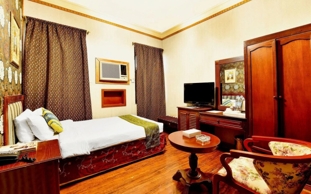 OYO 125 Moon Plaza Hotel