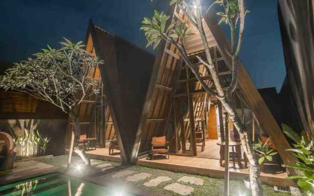 Rumah Kayu Tatiya Villa