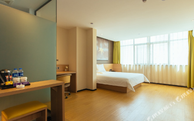IU Hotel Zhengzhou Erqi Wanda Plaza Daxue Road Branch