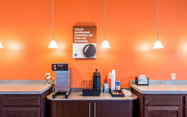 Motel 6 Jourdanton, TX