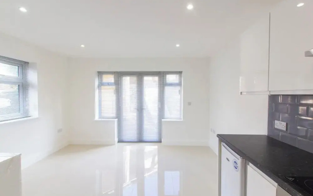 Bridge Road - Room 1