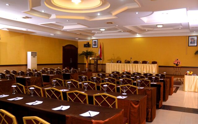 Dhaksina Hotel