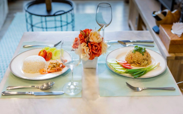 Charming Pool View by Rain Cha Am Condo