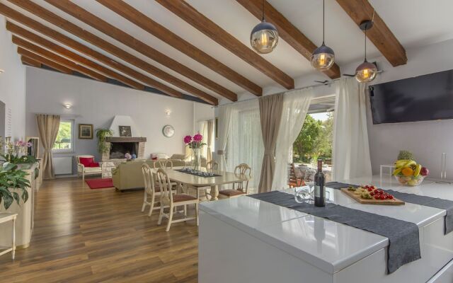 Wonderful, Modern Villa With Pool, Whirlpool and Garden, Near Rovinj