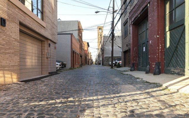 Huge Stylish 3 BR Loft Cobblestone St Next to NYC