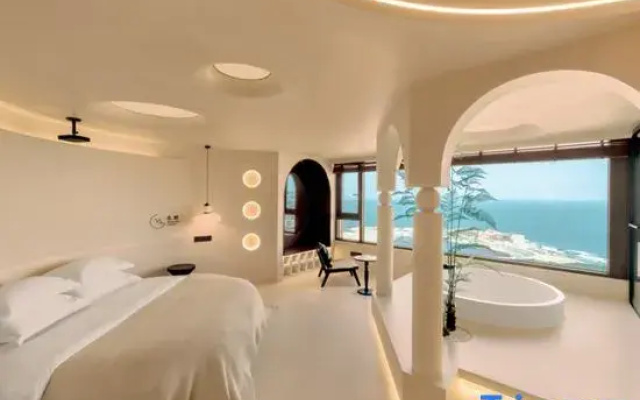 Moon Shadow  Hotel