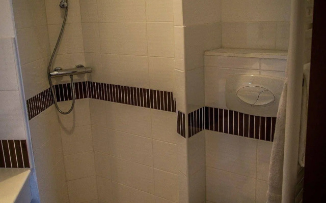 Brit Hotel Confort Azur Cholet Nord