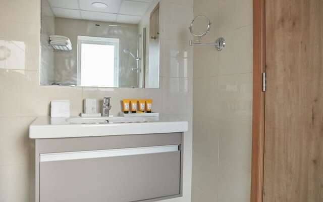 Fantastay Continental Towers