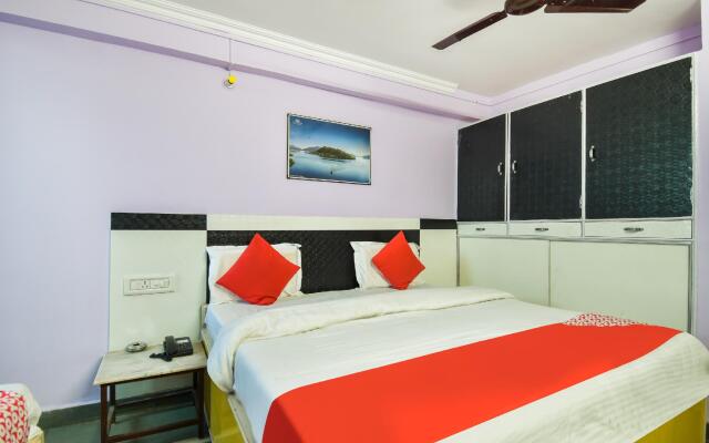 Hotel Mahesh by OYO Rooms