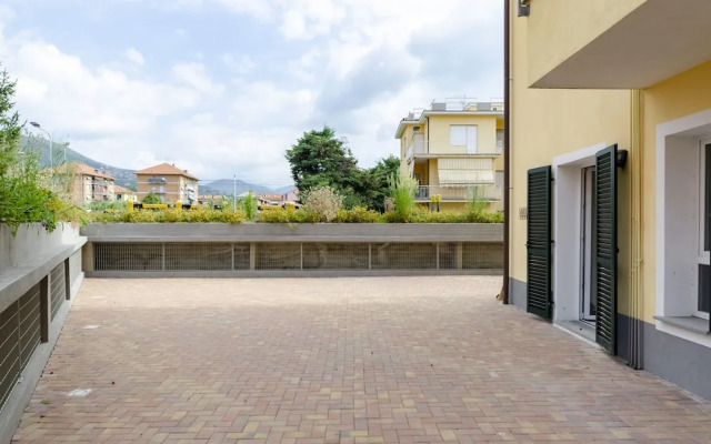 JOIVY Flat W/Terrace & Parking