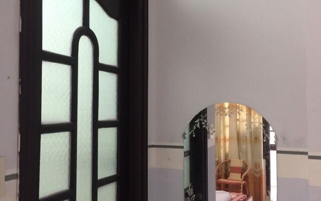 Halo Hostel