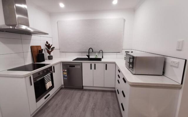 Hello Seaview! 4 BRs House in Central Location!
