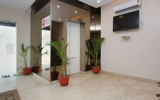 OYO 7463 Leo Suites