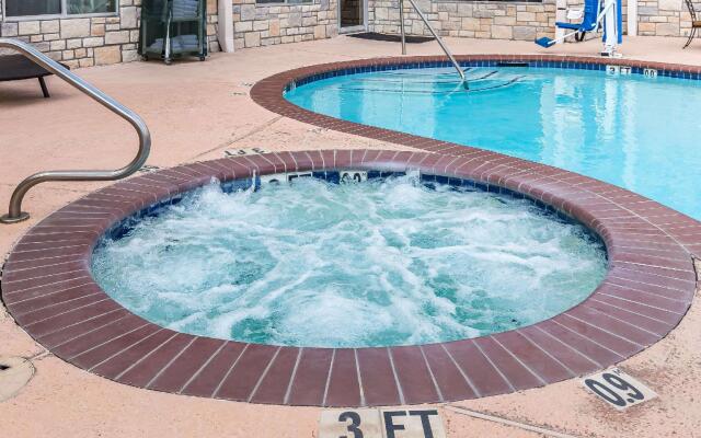 Comfort Suites Houston IAH Airport - Beltway 8