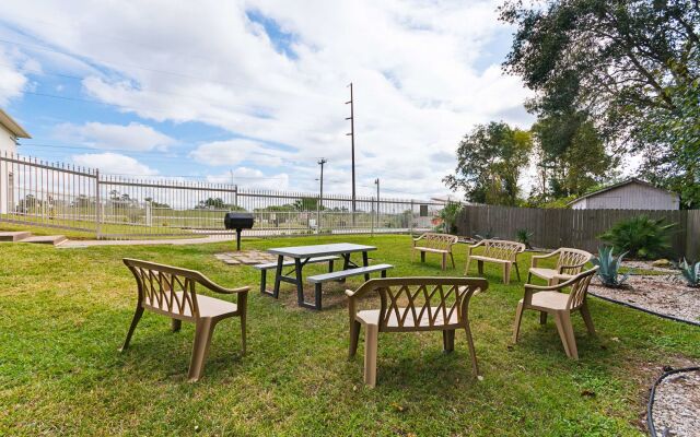 Motel 6 Livingston, TX