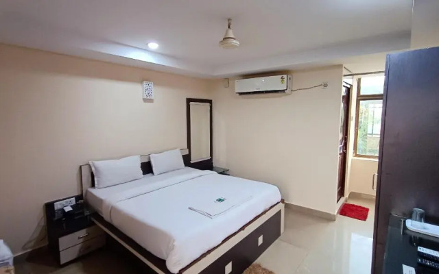 OYO 28157 Hotel Green Field