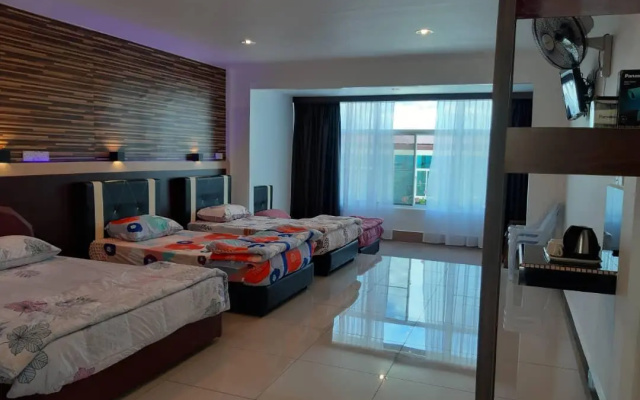 Strawberry Garden Hotel – Guest Rooms – Ranau