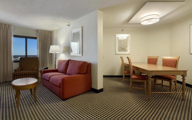 Hilton Chicago/Oak Brook Suites