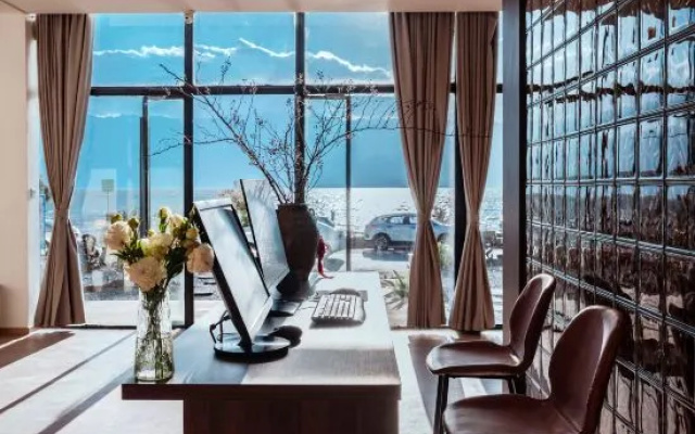 Dalixixiayueshang Sunset on the Sea A Fragrant Afternoon with Tea  Sea-Viewing on the Terrace – Balcony – Dali