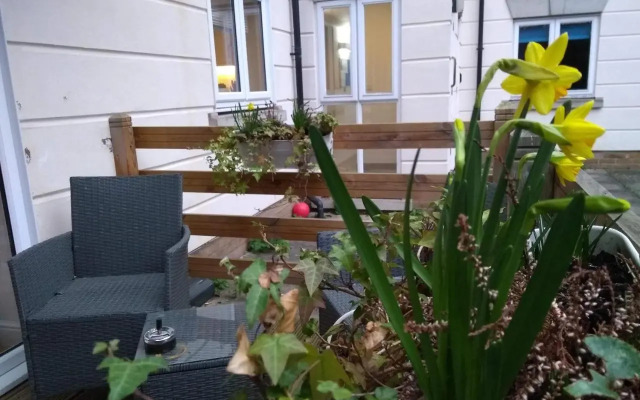 Three Bedroom Apartment by Beautiful Park
