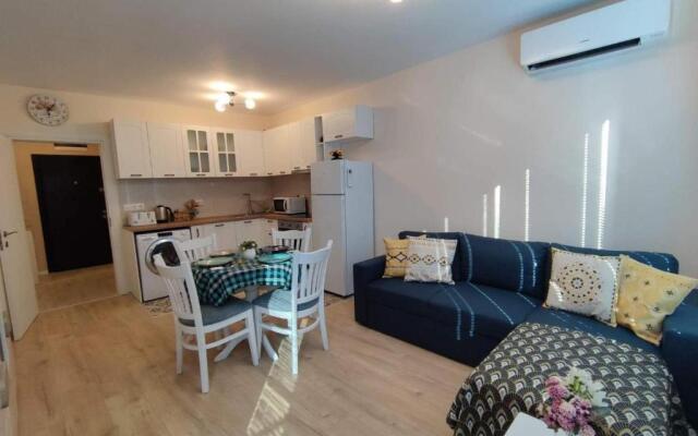 Comfy & Flat, Great Location, Parking