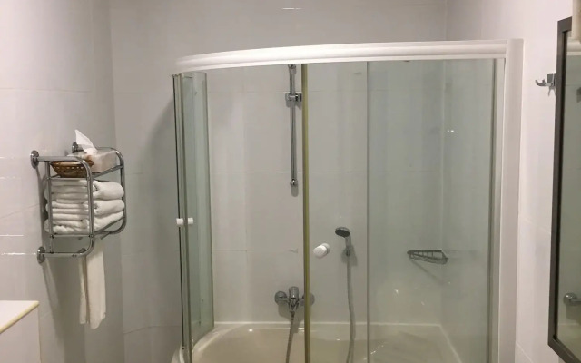 Hotel Elegance N.V.