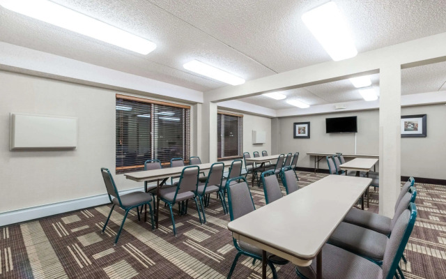 Days Inn by Wyndham Bismarck