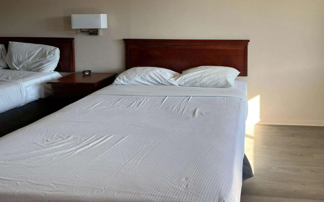 The Admiralty Suites & Inn Memphis Millington