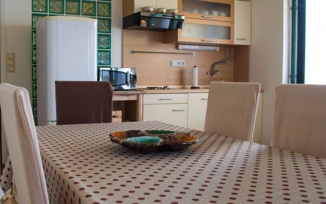 Apartment Iva - with beautiful view: A1 Omis, Riviera Omis