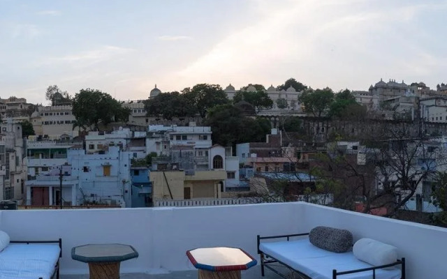 Strangers Hideaway Hostel