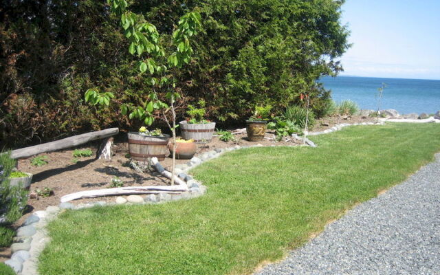The Lodge at Weir's Beach