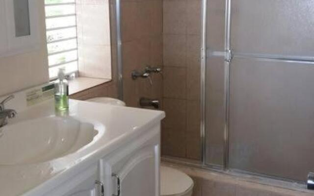 Ocho Rios 2 Bedroom Apartment/Flat