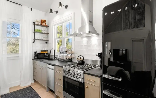 Casa Julieta Luxury Ybor-themed Studio