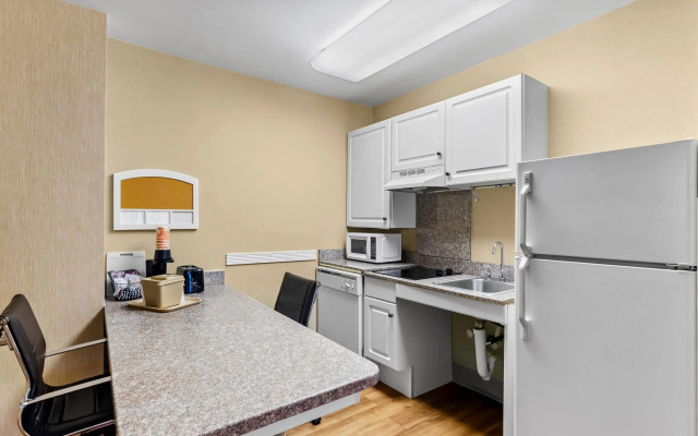 Mainstay Suites Airport
