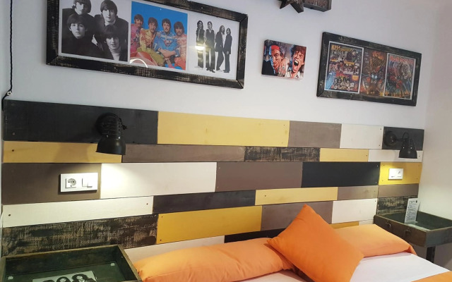 Barri Antic Hostel & Pub