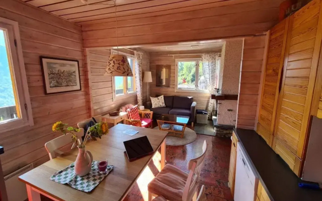 Chalet With Garden and Mountain View