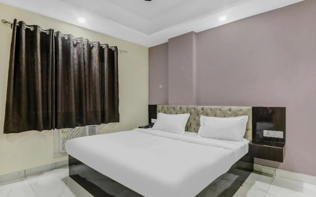 Collection O 85387 Holidays Inn