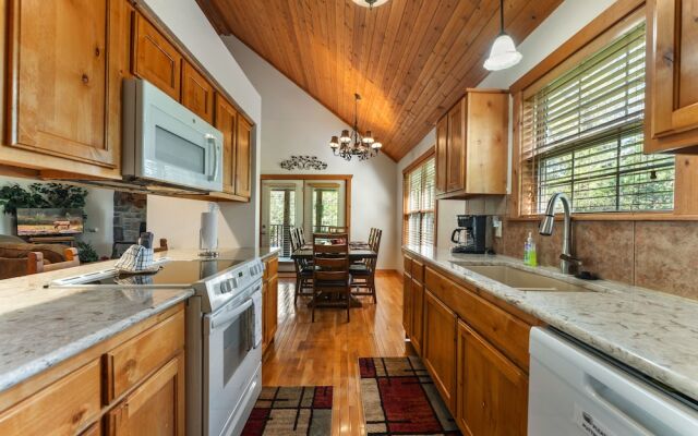 Whispering Woods Lodge - Sleeps 6 2 Bedroom Home by RedAwning