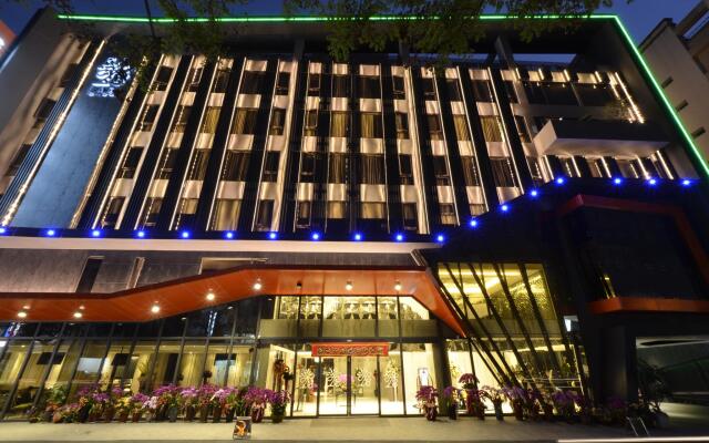 Puli Ease Hotel