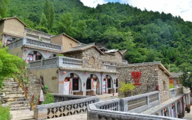 Mount Yunqiu Yaodong Courtyard