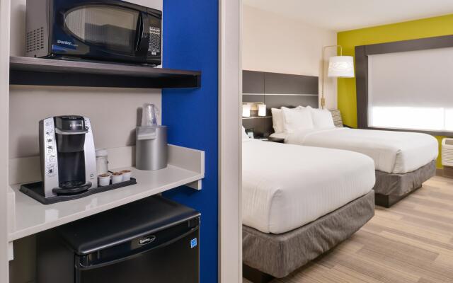 Holiday Inn Express & Suites Kansas City - Lee's Summit, an IHG Hotel