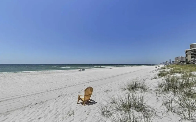 Cozy 4-br Beachside Escape