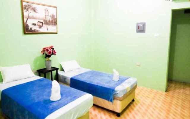 Mom's 24/7 Guest House
