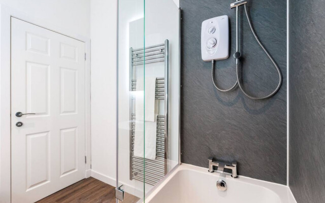 Bissets Bond - City Centre Warehouse Apartment